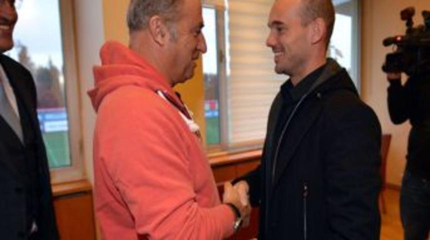 Taraftarlar Sneijder'i G&ouml;remedi