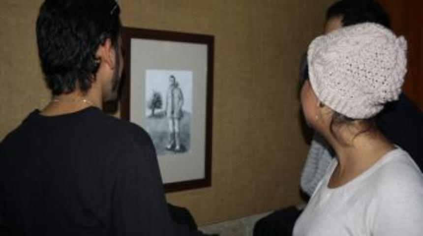 İran&rsquo;ın İnsanlara Uyguladığı Sans&uuml;r&uuml; Resmetti