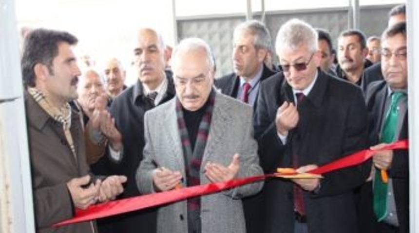 Erzincan&rsquo;da Bal Mumu Sıkma Ve Petek Basma Tesisi A&ccedil;ıldı