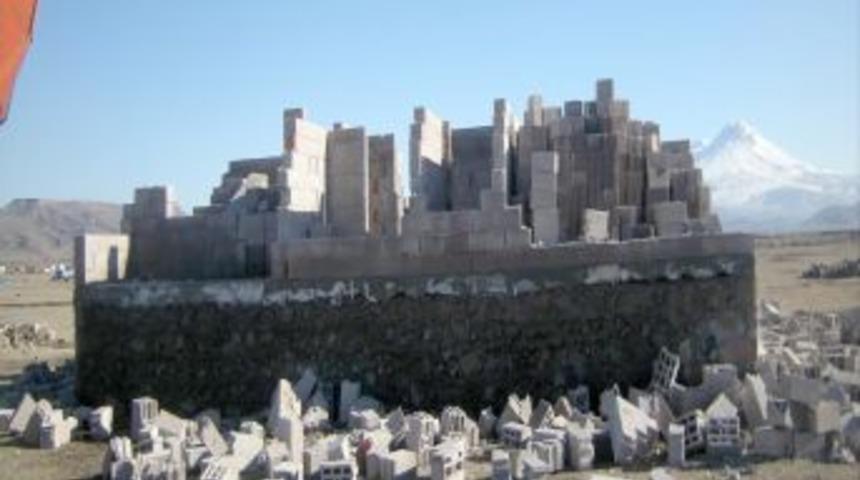 Aksaray Belediyesi 2 Ka&ccedil;ak Yapıyı Yıktı