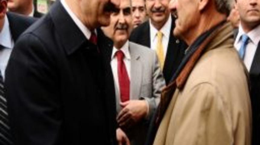 Ekonomi Bakanı Zafer &Ccedil;ağlayan, Esnaf Gezisinde Mersin Cezeryesinin Ve D&ouml;nerin Tadına Baktı