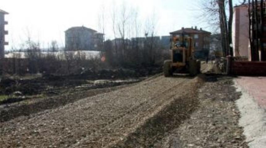 Belediyeden Yol Tesviye &Ccedil;alışması