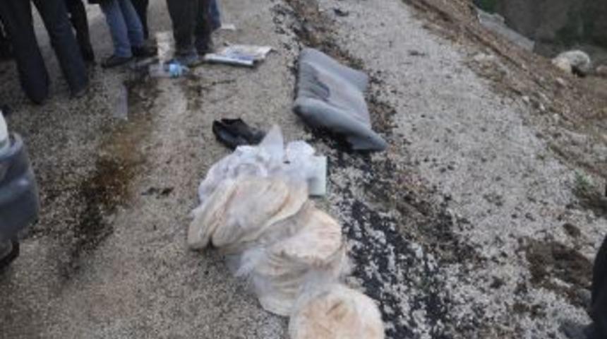 Hatay'da Otomobille Minib&uuml;s &Ccedil;arpıştı, 14 Kişi Yaralandı