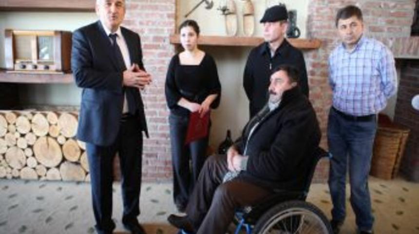 Bolu Belediyesi'nin Desteklediği Mavi Kapak Projesiyle Bir&ccedil;ok Engelli G&uuml;ld&uuml;