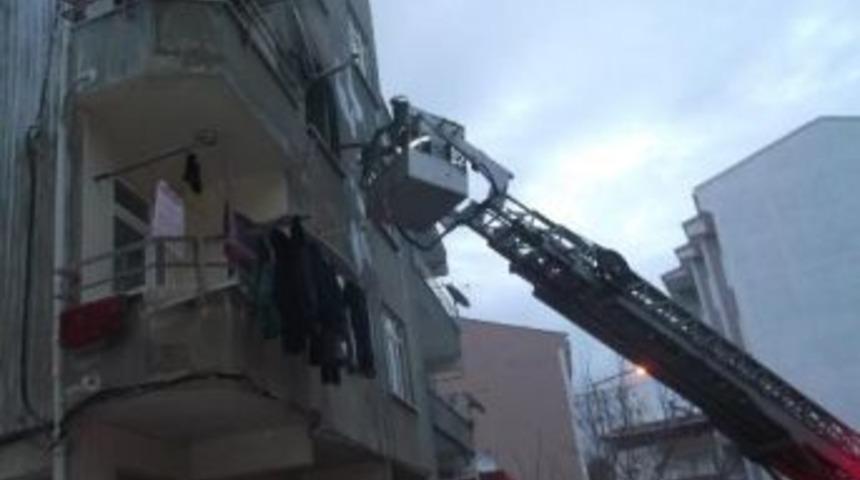 Yangında Daire K&uuml;l Oldu