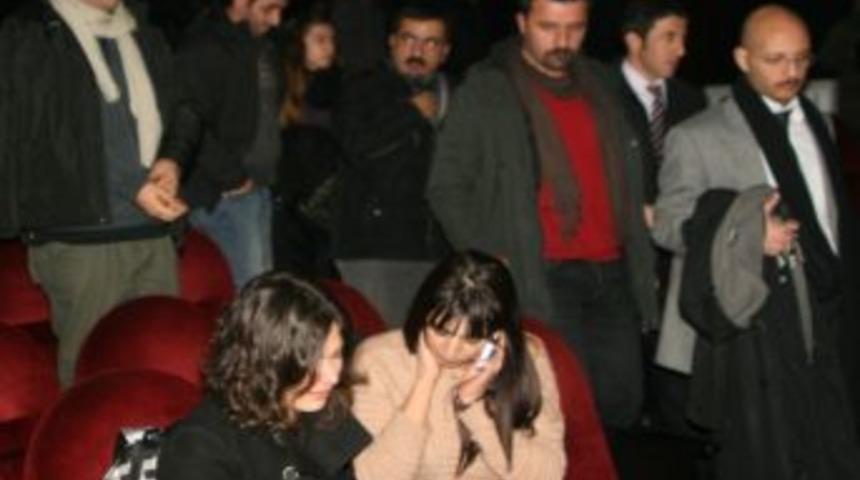 Van Depreminde Hayatını Kaybeden Gazeteci Cem Emir Anıldı