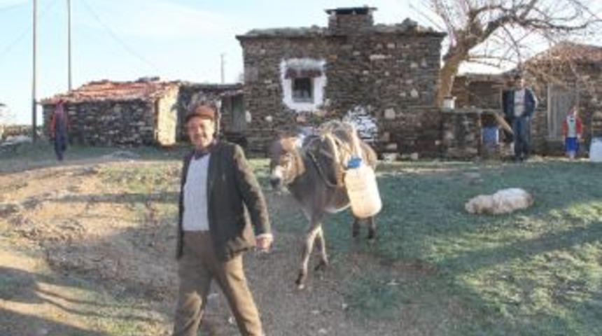 Su İsteyen K&ouml;yl&uuml;ler, Solmaz'dan S&ouml;z&uuml;n&uuml; Tutmasını İstiyor