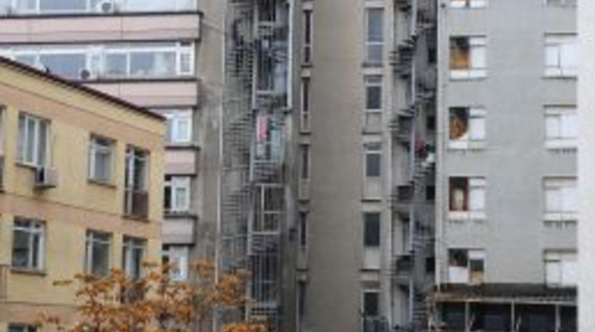 'Amacı Dışında Kullanılan Yangın Merdivenleri &Ouml;l&uuml;me Davetiye &Ccedil;ıkarıyor'