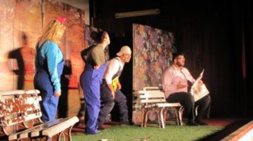 Miniklere &Ccedil;evrecilik, Tiyatro Ile Anlatıldı