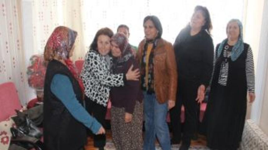 Ak Partili Kadınlar Evlerde Sorun Ve Talepleri Dinliyor
