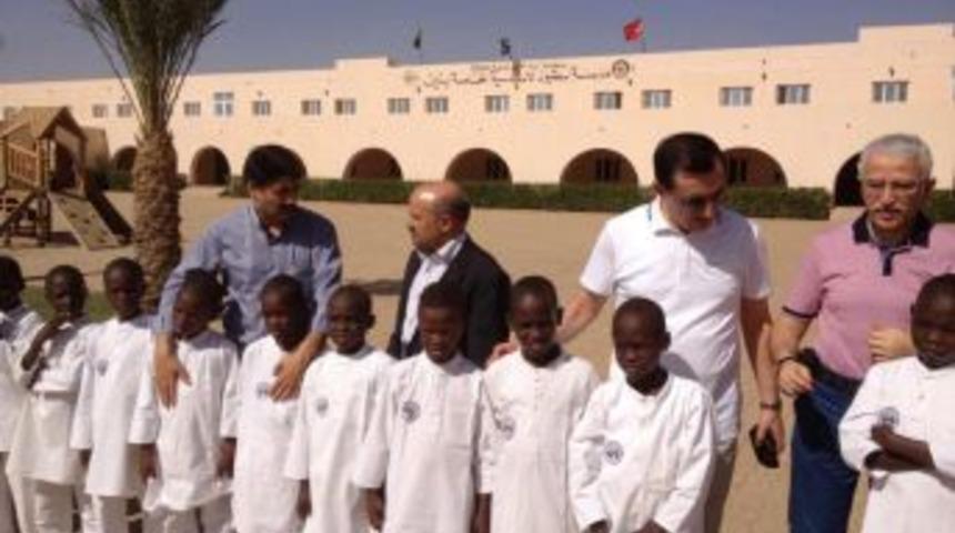 TBMM Vekilleri, Sudan&rsquo;daki Yetimhaneyi Ziyaret Etti