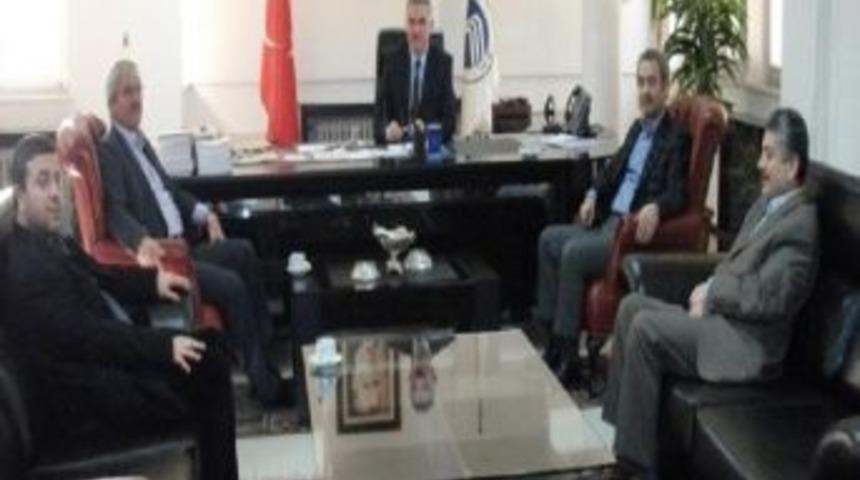 Sakaryalı M&uuml;teahhitler Rekt&ouml;r Elmas&rsquo;ı Ziyaret Etti