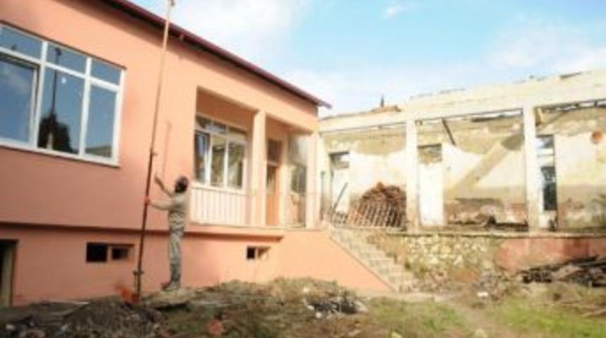 Yanan Okul Sosyal Donatı Alanı Yapılıyor