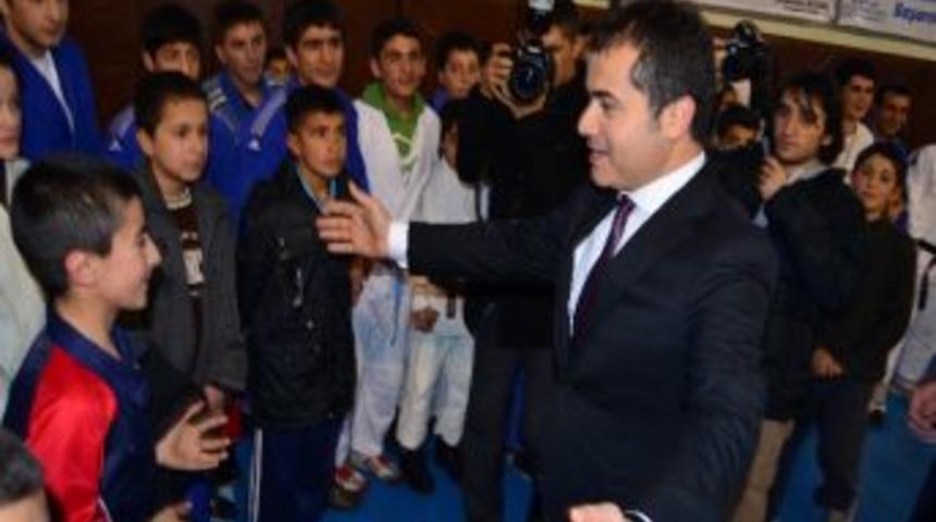 Y&uuml;zleri G&uuml;ld&uuml;ren Proje