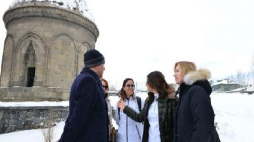 &Uuml;&ccedil; K&uuml;mbetler Cazibe Merkezi Ya Da Tarihi Kenti G&uuml;n Y&uuml;z&uuml;ne &Ccedil;ıkarma Projesi