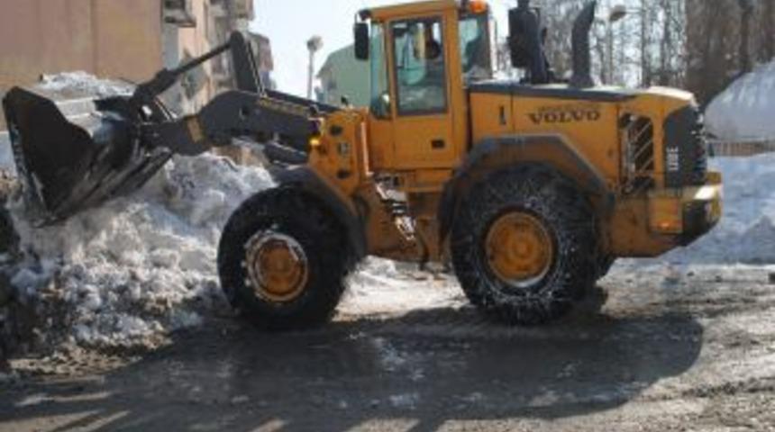 Hakkari'de Karla M&uuml;cedele Devam Ediyor