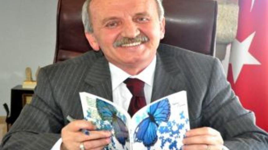 K&uuml;lt&uuml;r Ve Turizm İl M&uuml;d&uuml;r&uuml; &Ouml;zcan&rsquo;ın 4&rsquo;&uuml;nc&uuml; Şiir Kitabı &Ccedil;ıktı