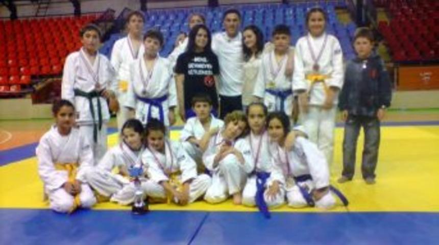 Gediz Halk Eğitim Merkezi Judo Kul&uuml;b&uuml; T&uuml;rkiye Şampiyonasında