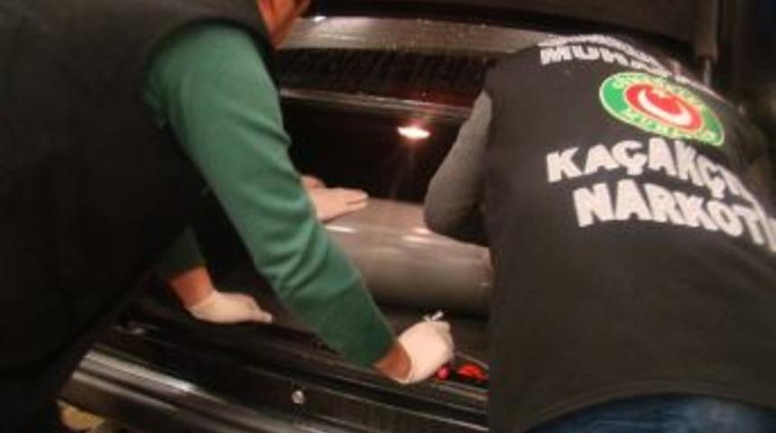 Yunanistan&rsquo;a &Ccedil;ıkış Yapmak İsteyen Otomobilin Yakıt Tankında Alerji Hapı Yakalandı