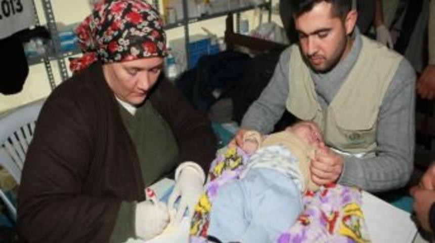 T&uuml;rk Sağlık Ekibi, Suriye&rsquo;nin Kah Kasabasında Sağlık Taraması Yaptı