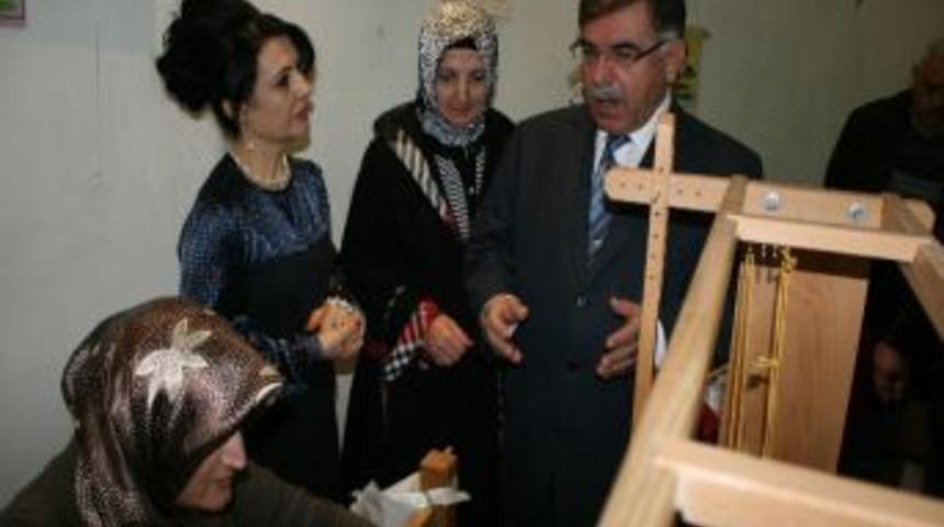 D&uuml;zce&rsquo;de Halı Dokuma Ve Y&ouml;resel Bez Dokuma Sergisi A&ccedil;ıldı