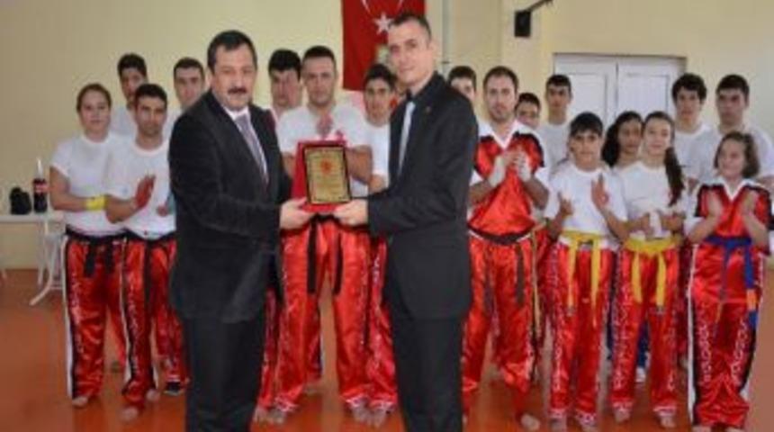 T&uuml;rkiye Kick Boks Federasyonu Başkanı &Ccedil;anakkaleli Sporcuları Ziyaret Etti