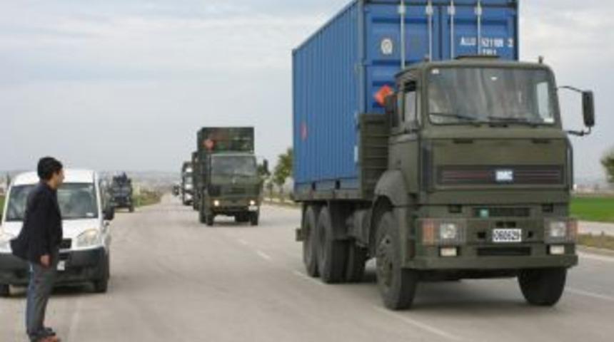 Patriot Savunma Sistemine Ait Par&ccedil;aları Taşıyan TIR'lar İncirlik &Uuml;ss&uuml;'nde