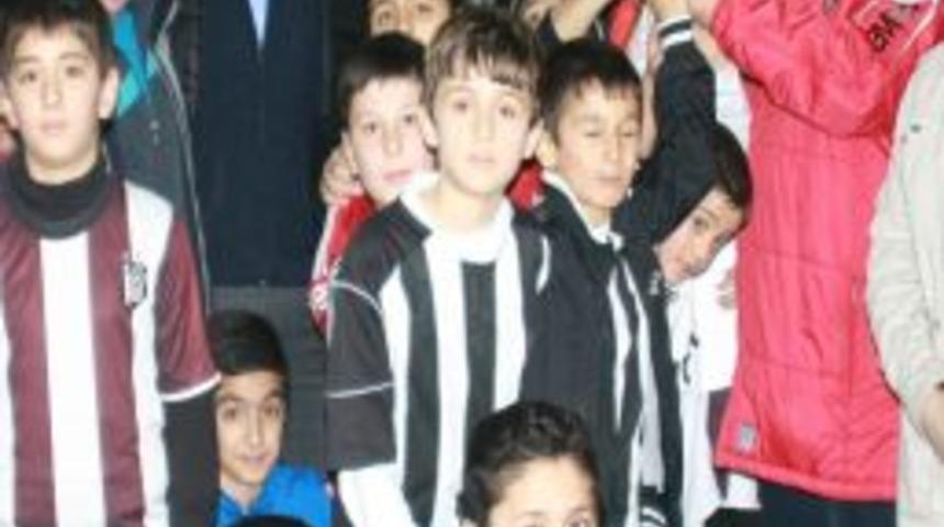Beşiktaş Y&ouml;neticisi Seyit Ateş Ve Ekibi Kartal Kupası&rsquo;nı Izledi
