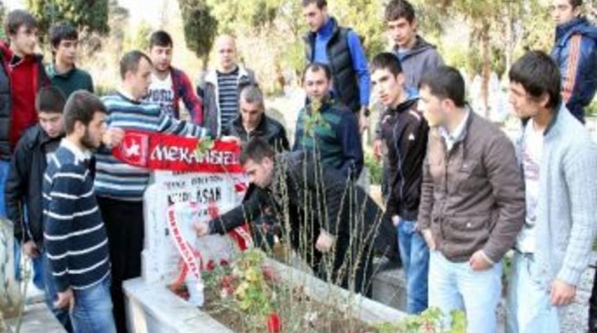 Taraftarlar Kazada &Ouml;lenleri Unutmadı