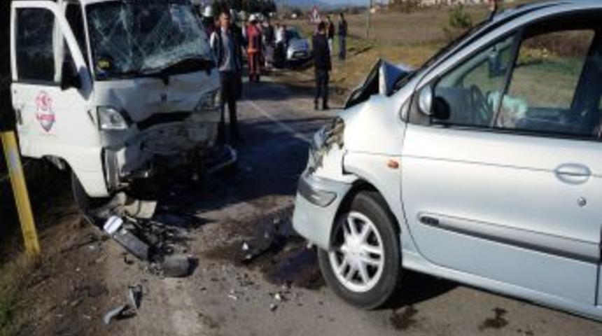 Tuzla'da Kaza: 2 Ağır Yaralı