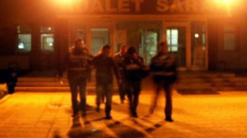 Rakı &Ccedil;alan Hırsızlar Tutuklandı