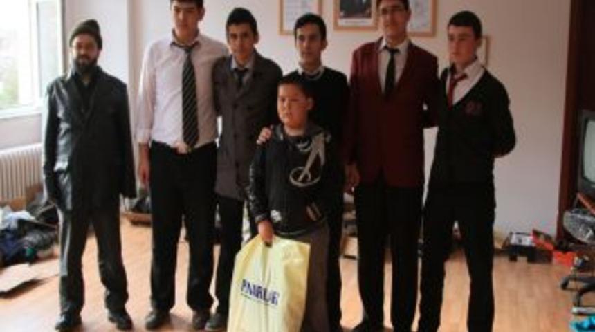 Liseli Izcilerden M&uuml;ltecilere Yardım Eli