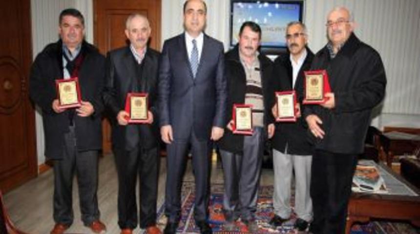 Aksaray Belediyesi Emekliye Ayrılan Personelini &Ouml;d&uuml;llendirdi