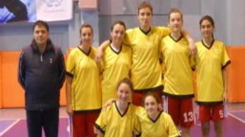 Niğde Atat&uuml;rk Lisesi Yarı Finalde