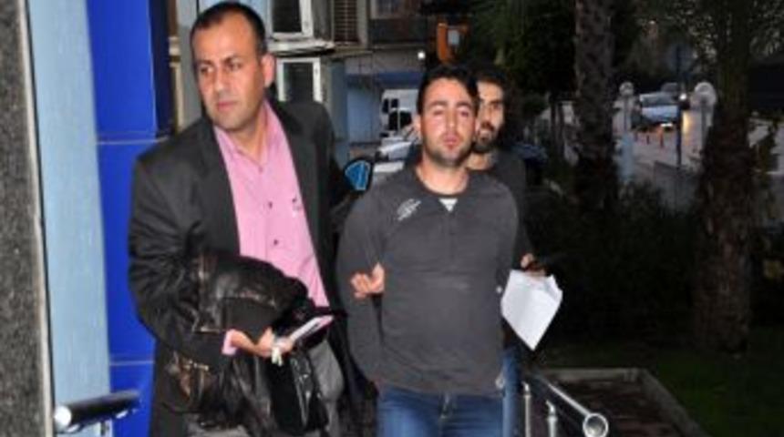 Cezaevi Firarisini Sahte &Ccedil;ek Ele Verdi