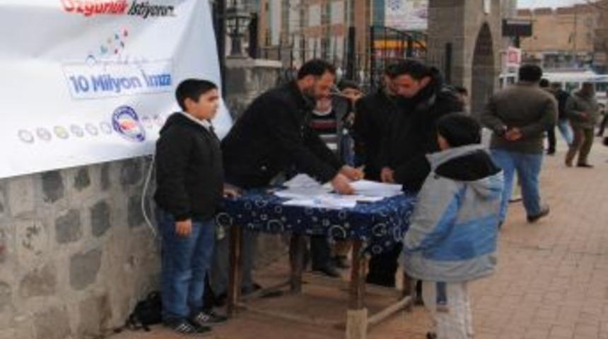 "kamuda Kılık-kıyafet &Ouml;zg&uuml;rl&uuml;ğ&uuml; İ&ccedil;in" İmza Stantları A&ccedil;ıldı