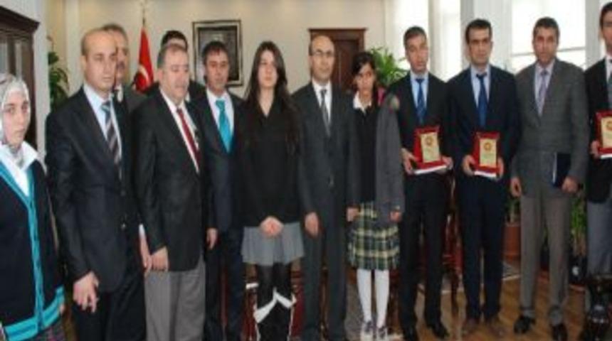 Yarışmada Dereceye Giren &Ouml;ğrencilere Model U&ccedil;ak
