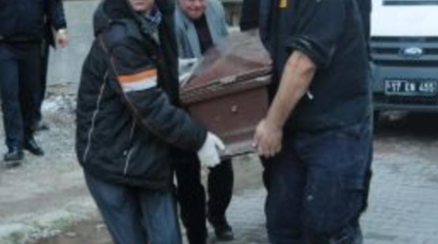 Asans&ouml;r Boşluğunda Erkek Cesedi Bulundu