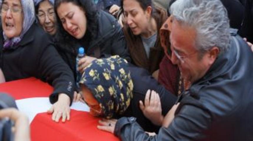 Gardiyanların Naaşı, G&ouml;zyaşları Arasında Memleketlerine Uğurlandı