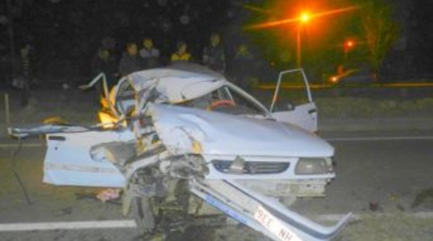 Otomobil TIR&rsquo;a arkadan &ccedil;arptı; 2 ağır yaralandı