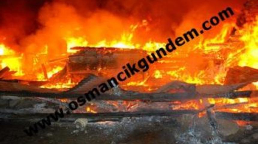 Osmancık&rsquo;ta bağ evi yandı