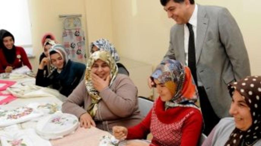 Başkan Fadıloğlu Kursiyerleri Ziyaret Etti