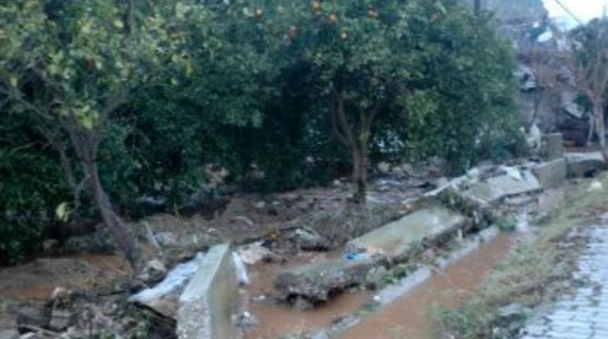 Myra Antik Kenti Sular Altında Kaldı