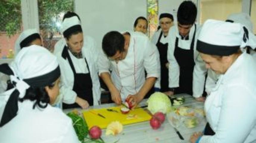 Pasta Ve Aş&ccedil;ı Yardımcılığı Kursu&rsquo;na Yoğun İlgi