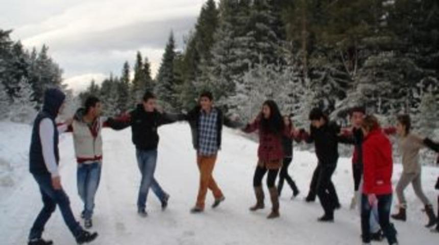 D&uuml;zce Gen&ccedil;lik Merkezi Dayanışması