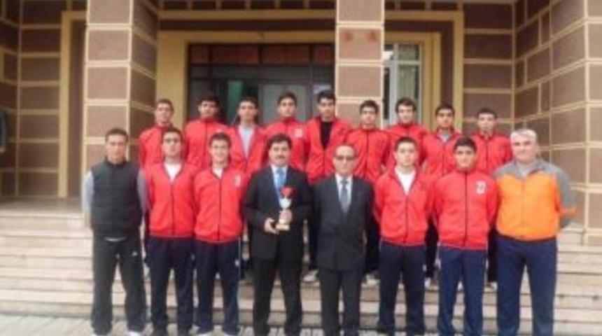 Salihli Eml, Yıldızlar Kategorisi&rsquo;nde İl Şampiyonu Oldu