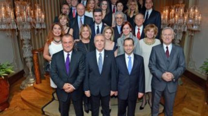 Başkan &Uuml;nal Aysal'dan Y&ouml;netim, Arıboğan Ve Terim'e Yemek