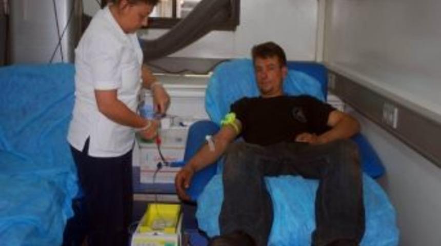 Kızılay, Kan Bağışı D&uuml;zenliyor