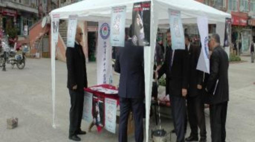 Ak&ccedil;akoca'da Kıyafet &Ouml;zg&uuml;rl&uuml;ğ&uuml; İ&ccedil;in İmza Kampanyası