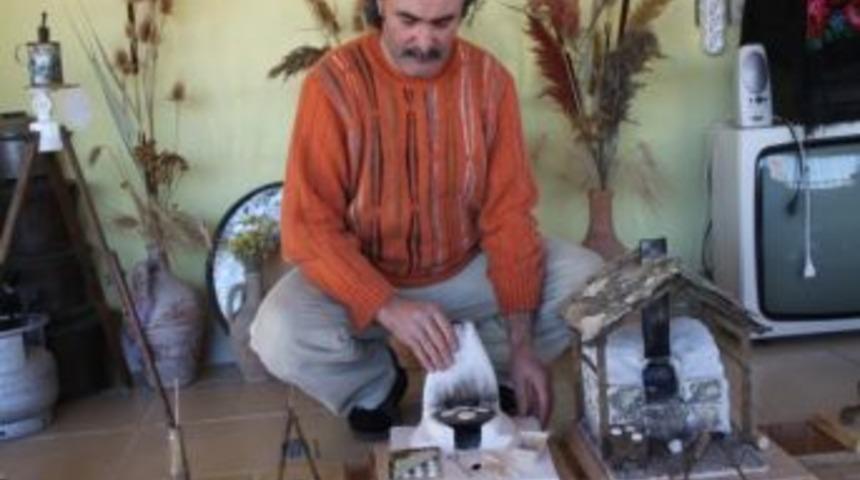 Tarihi Tarım Aletlerini, Yaptığı Maketlerle Yaşatıyor